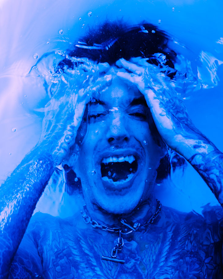 Blue man screaming under water photographed by Jonti Wild | Nikon Cameras, Lenses & Accessories
